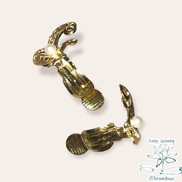 Vintage Gold Tone Clip On Earrings - Picture 5 of 8